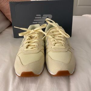 NWT - Women’s 8M J. Crew New Balance 996 in Dawn Glow